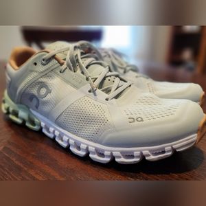 On Cloudflow Women's in Aloe/White Size 6.5 (US)